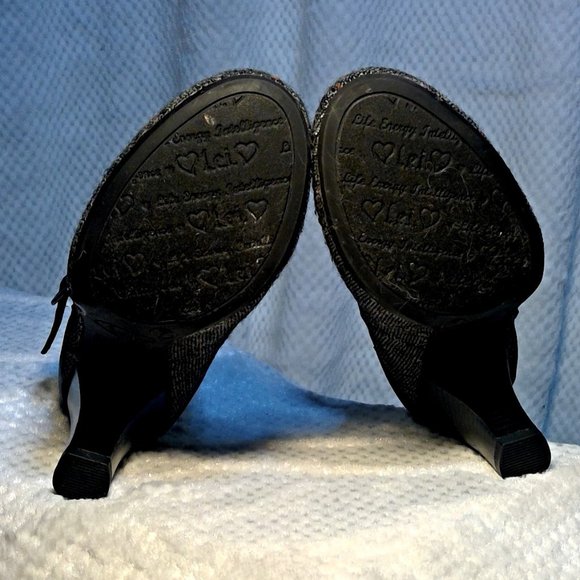 Black/white L.E.I Turf Heels - Picture 7 of 8